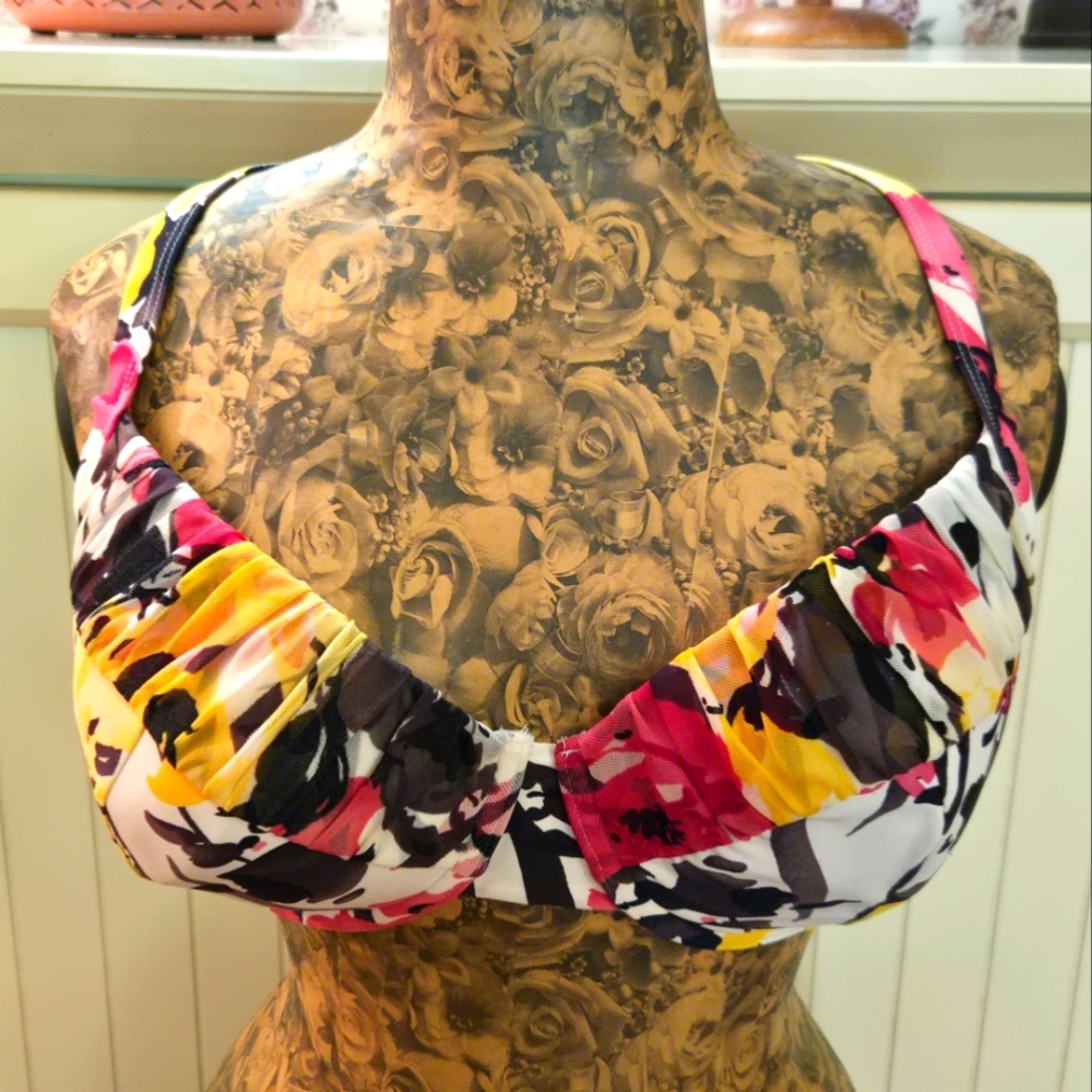 Be Creative Bikini Top,   Fun Floral Abstract Dcup
